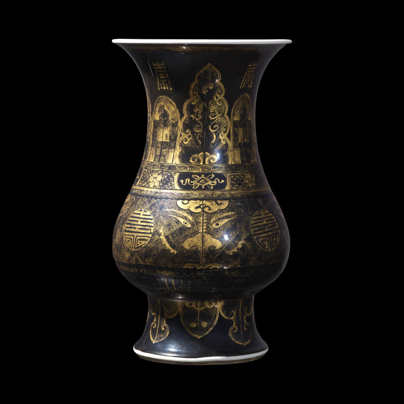 A Chinese Gilt Decorated Mirror Black Glazed Zhi-Shaped Porcelain Vase, Kangxi Period 
清康熙 黑地描金仿古饕餮紋觶