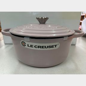 LE CREUSET CAST IRON 24CM PLAIN PINK CLASSIC SIGNATURE CASSEROLE - 51648/3060