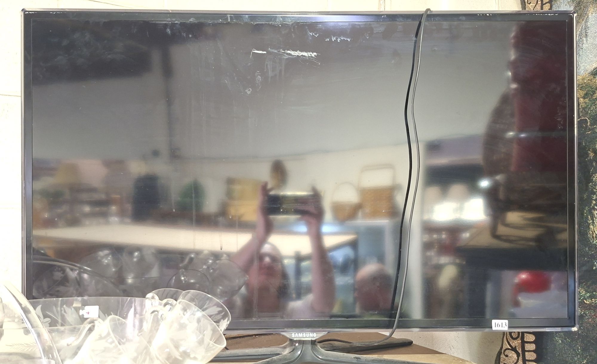 SAMSUNG LCD TELEVISION