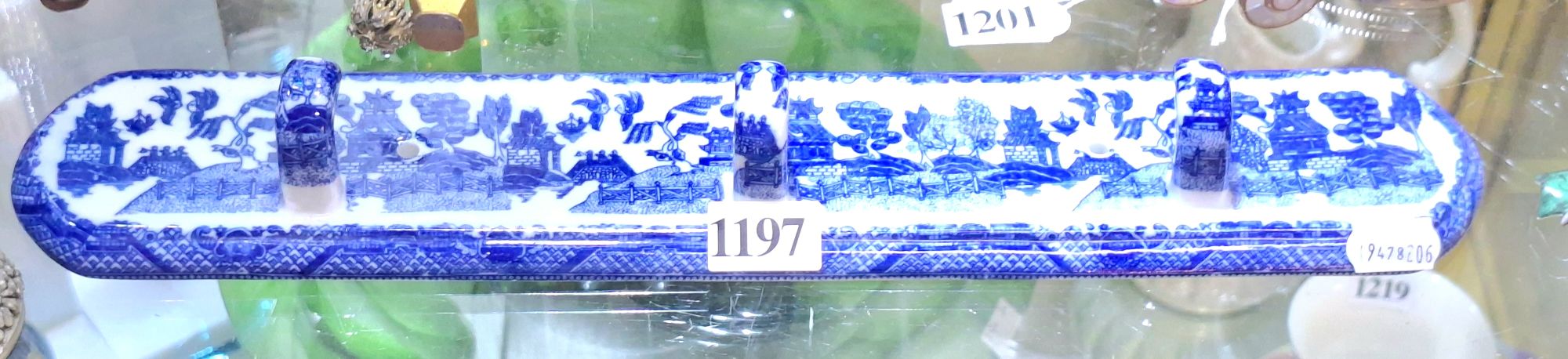 1197 · BLUE AND WHITE WILLOW RACK