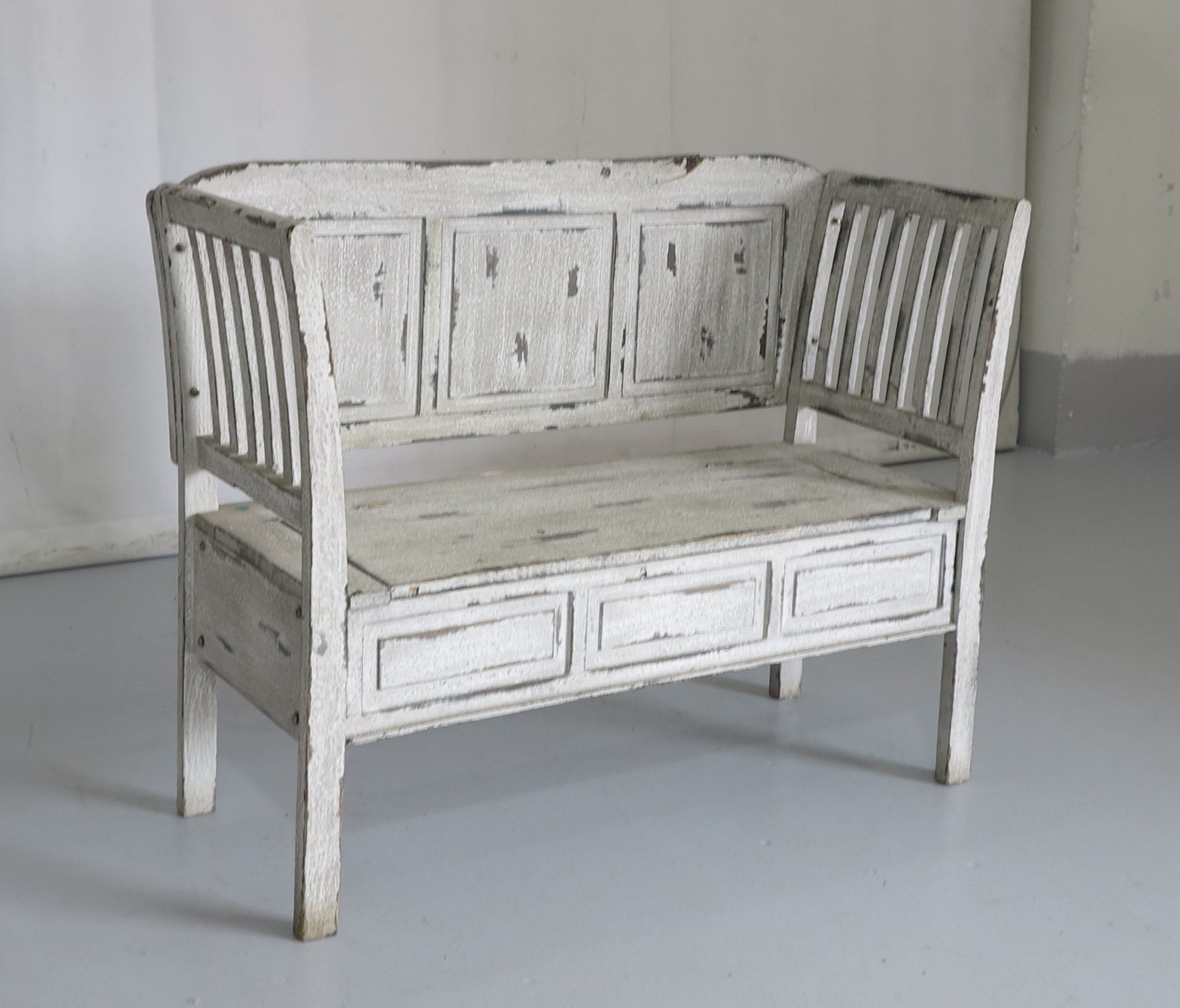 SMALL PAINTED BENCH, small crack to back | Westgate Walding Auctioneers