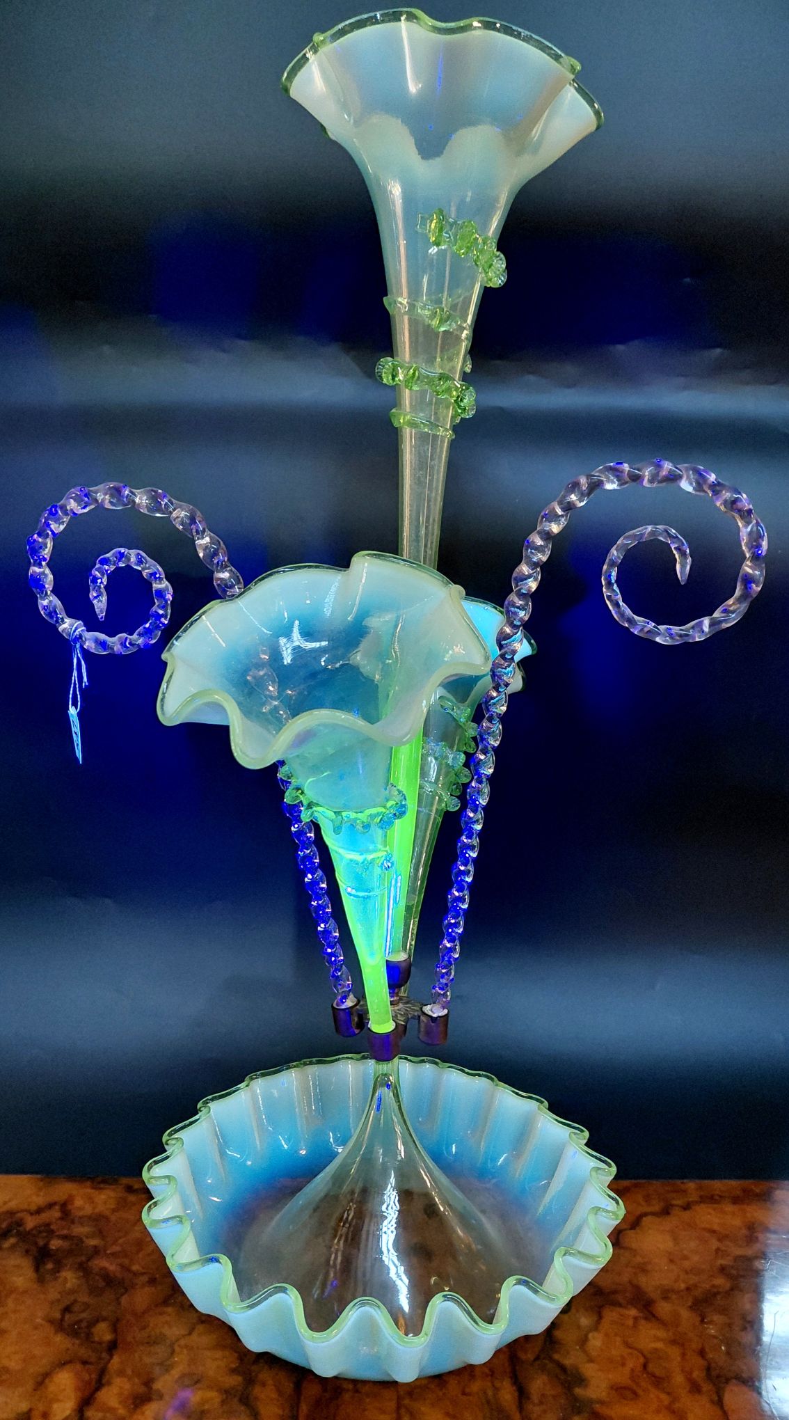 547 · VICTORIAN URANIUM GLASS TABLE TOP EPERGNE