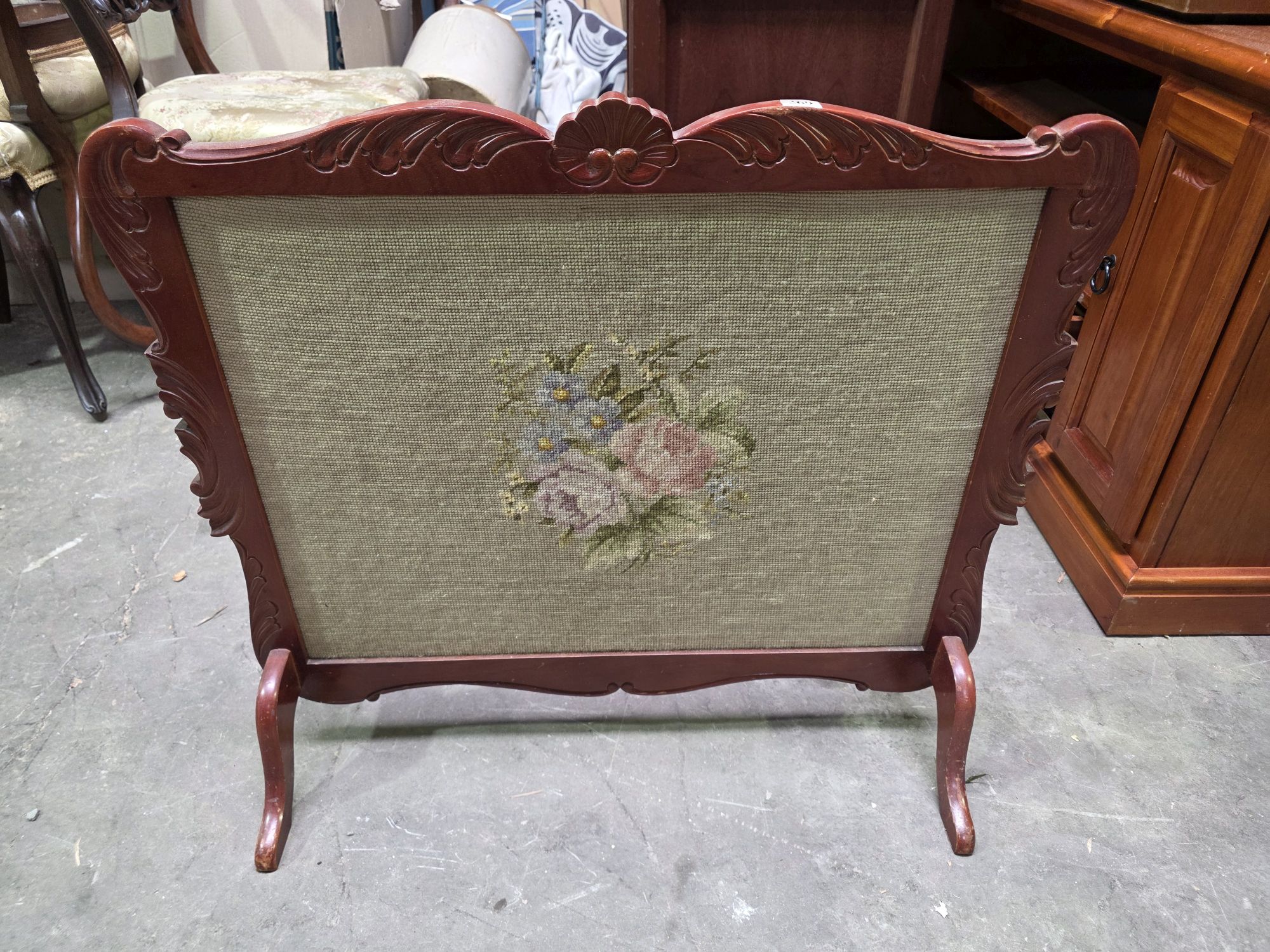 269 · TAPESTRY FIRESCREEN