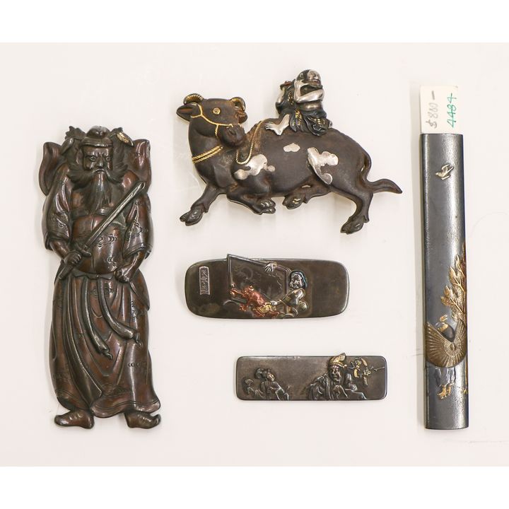 5pc Japanese Shakudo Buckle & Brooches etc.
