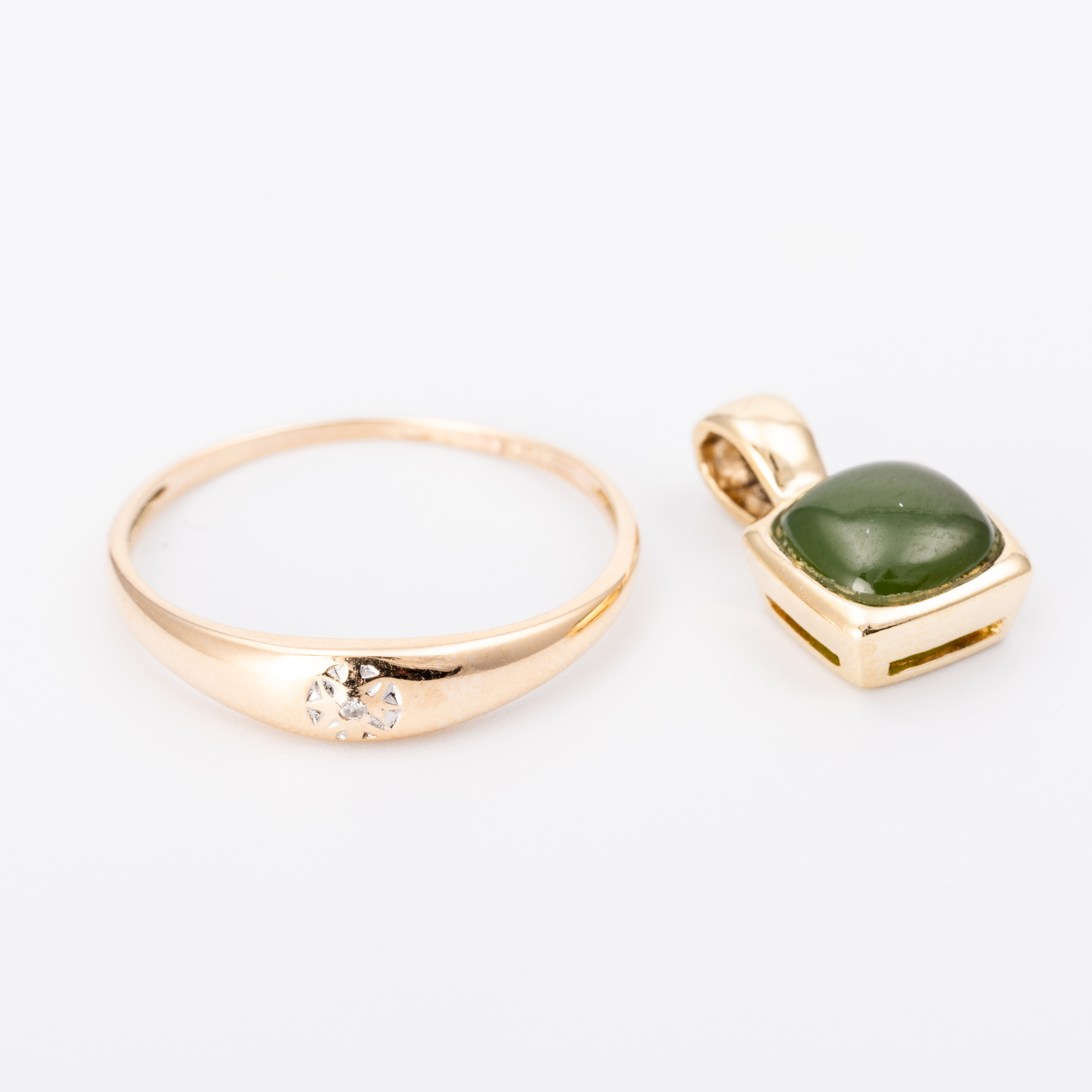 217 · Diamond Set Band & Jade Pendant 9ct Gold