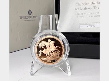 2021 ELIZABETH II 'STRUCK ON THE DAY OF THE QUEENS 95TH BIRTHDAY' PROOF GOLD SOVEREIGN