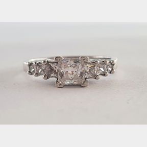 STUNNING STERLING SILVER RING WTH SHINY CUBICS - 51601/61