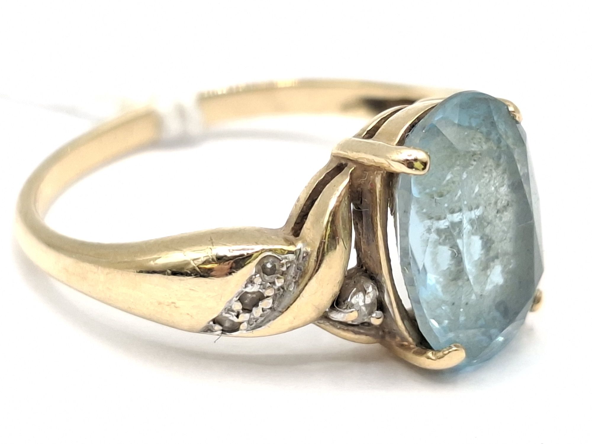 1125 · 9CT GOLD AQUAMARINE RING