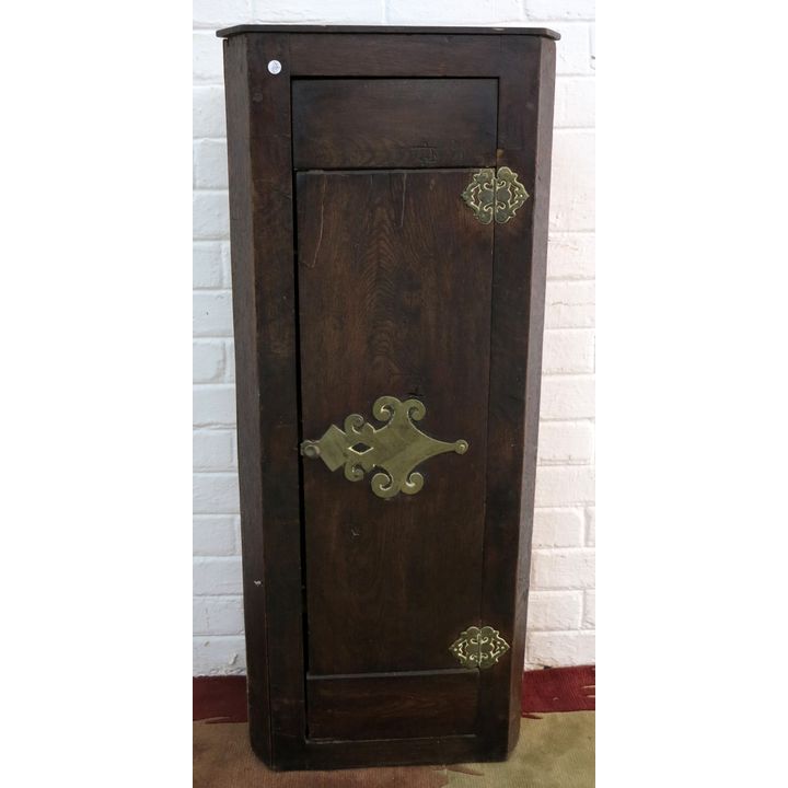 19TH CENTURY OAK CORNER CABINET