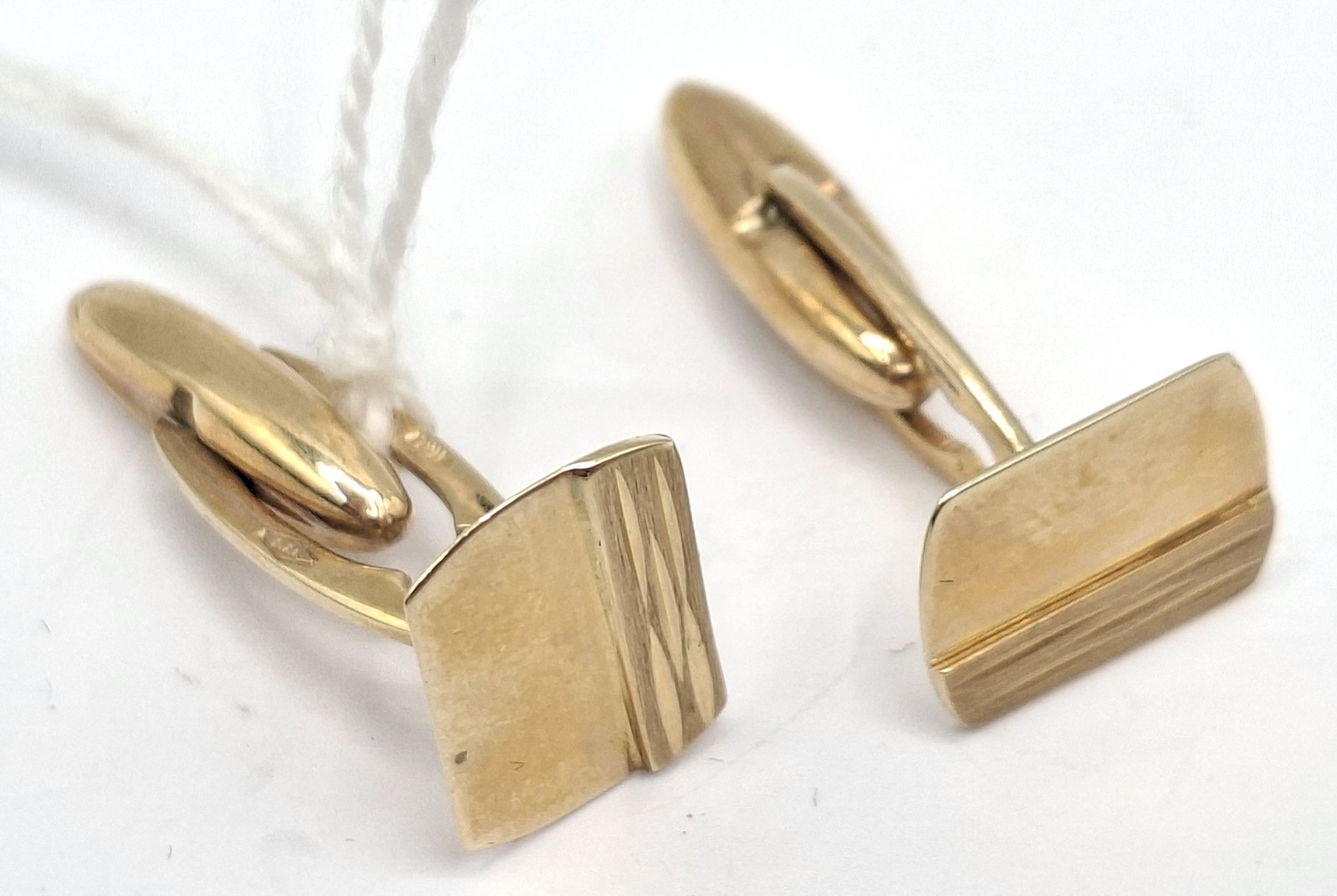 1075 · 9CT GOLD CUFFLINKS