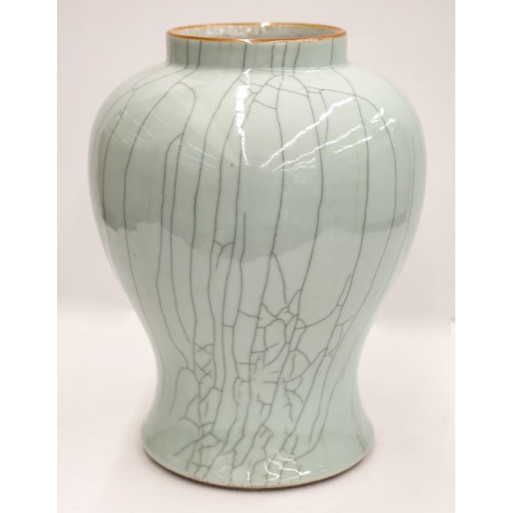 Chinese Qing Ge Crackle Porcelain Jar