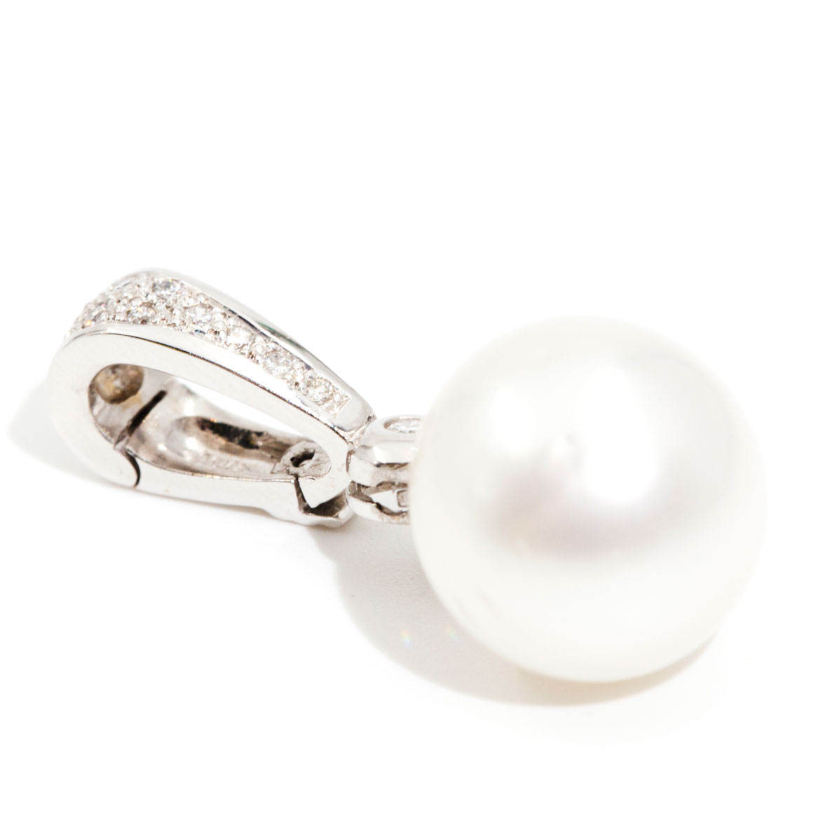 237 · 18ct South Sea Pearl & Diamond Pendant,