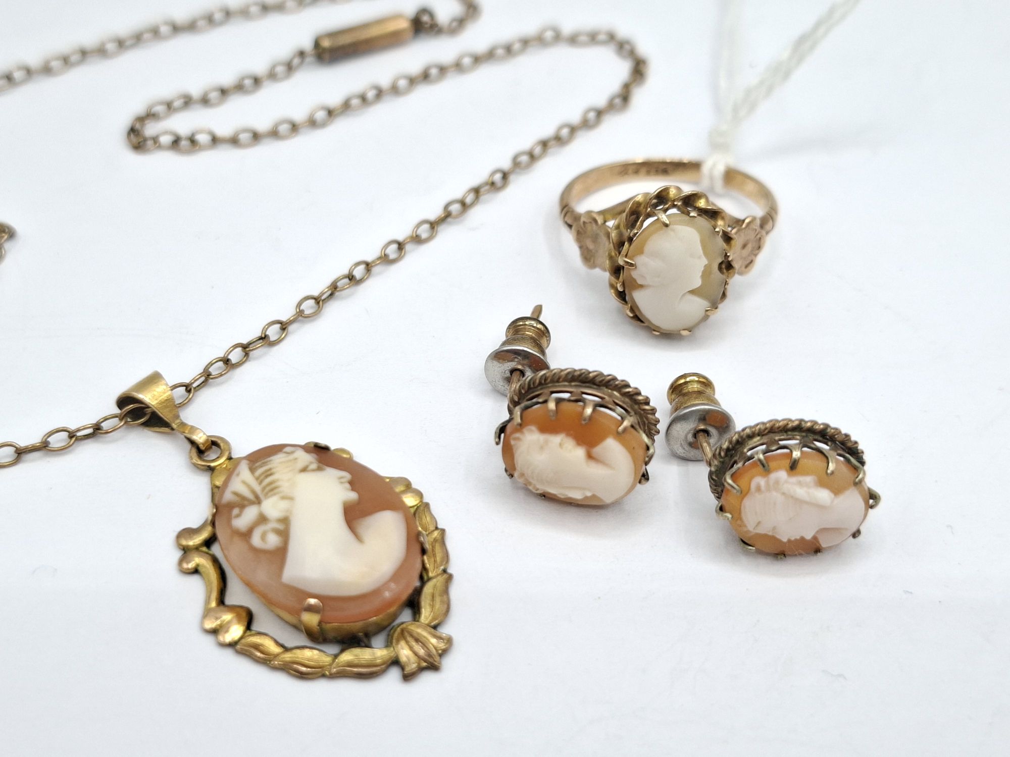 1023 · 9CT GOLD LINED JEWELLERY SUITE