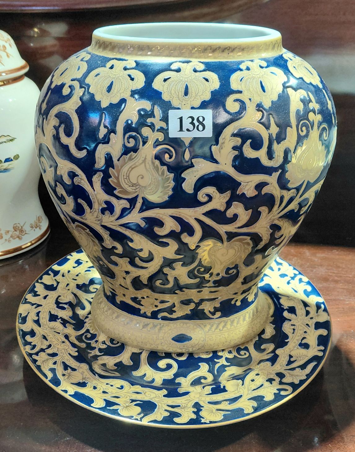 138 · CERAMIC VASE AND PLATE
