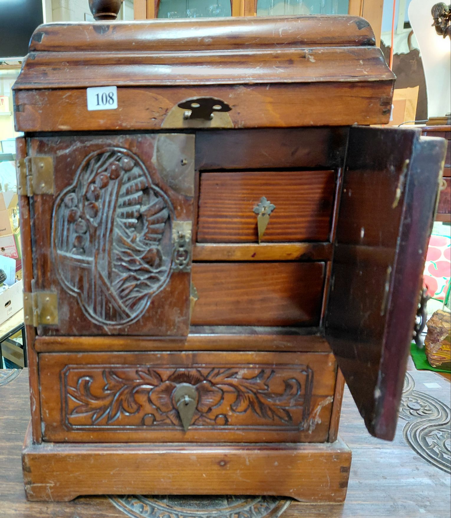 108 · CHINESE JEWELLERY CHEST