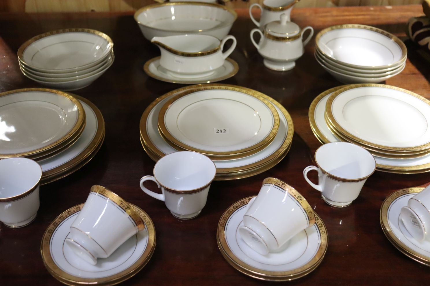 NORITAKE DINNER SET Small and Whitfield