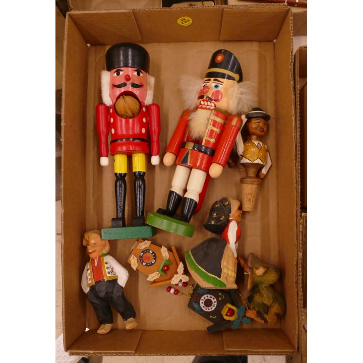 Box Vintage Nutcrackers Etc