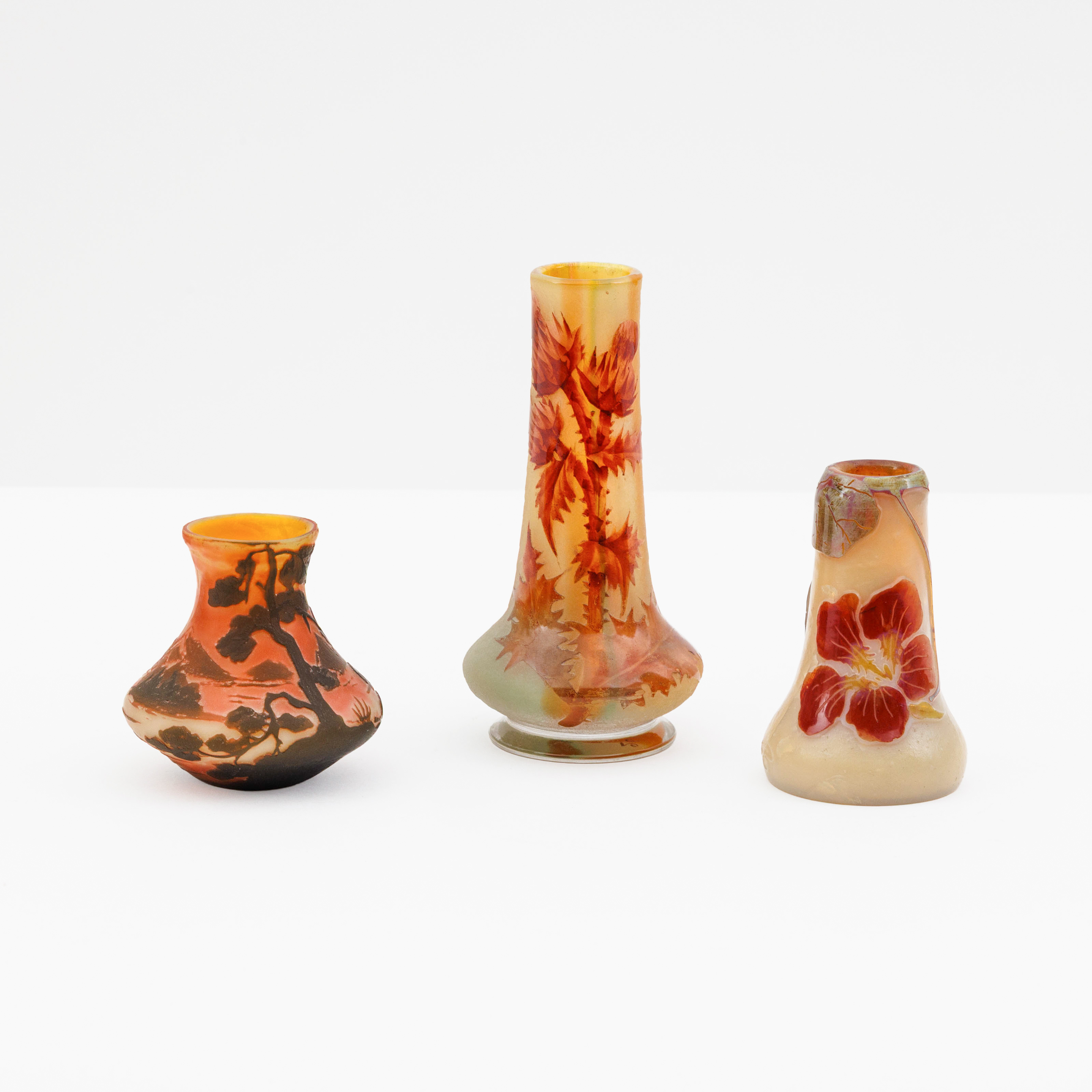 Three small French cameo glass vases – kavel bij Bernaerts, Antwerp