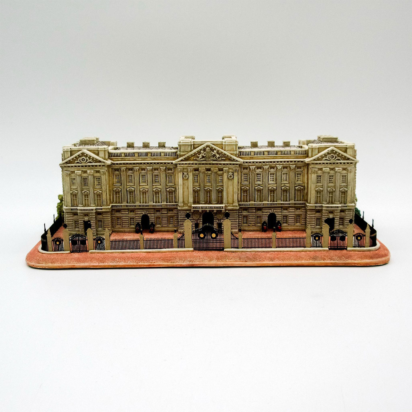 Lilliput Lane Amorphite Collectible, Buckingham Palace | Lion and
