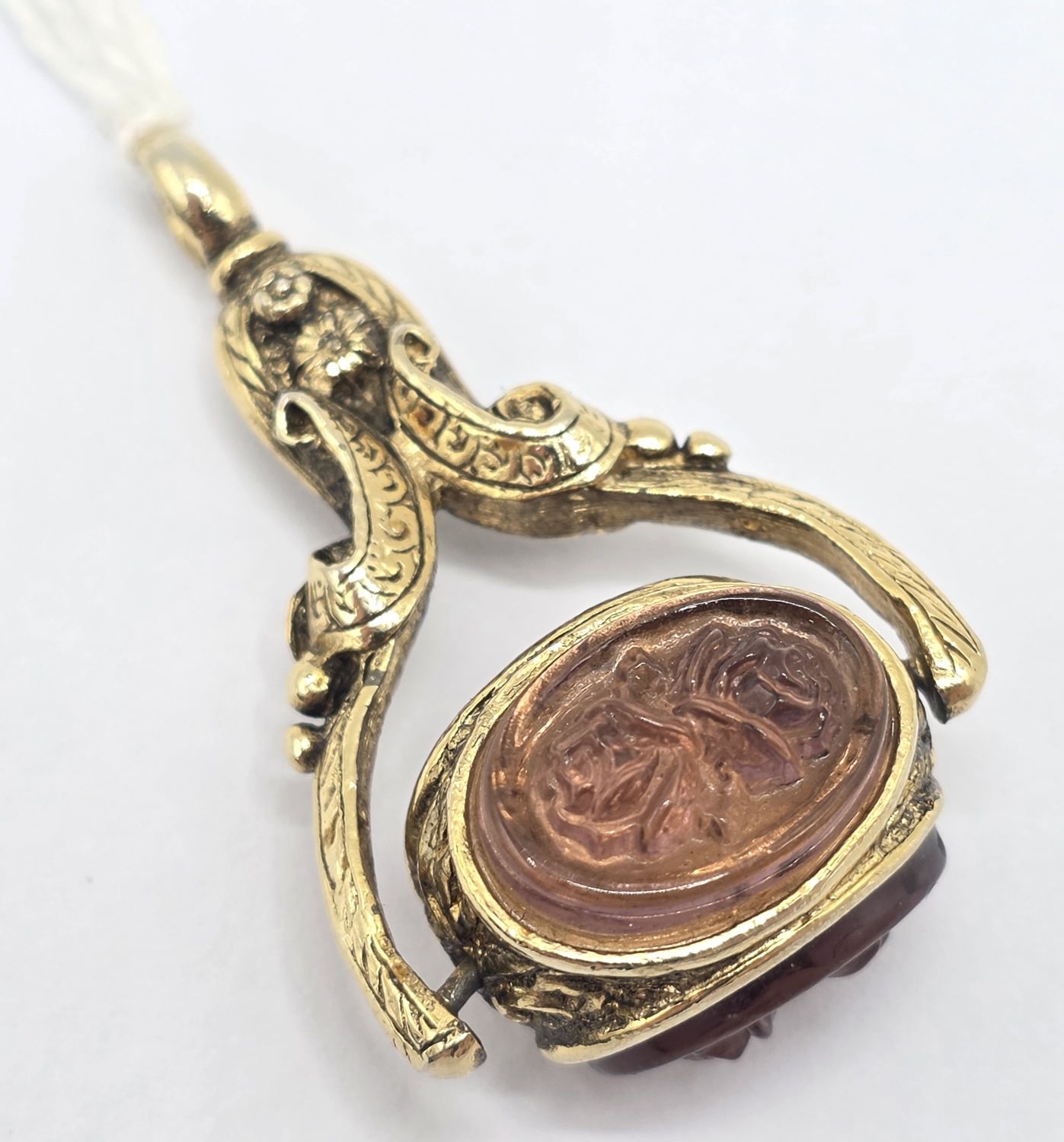 142 · VINTAGE FOB PENDANT