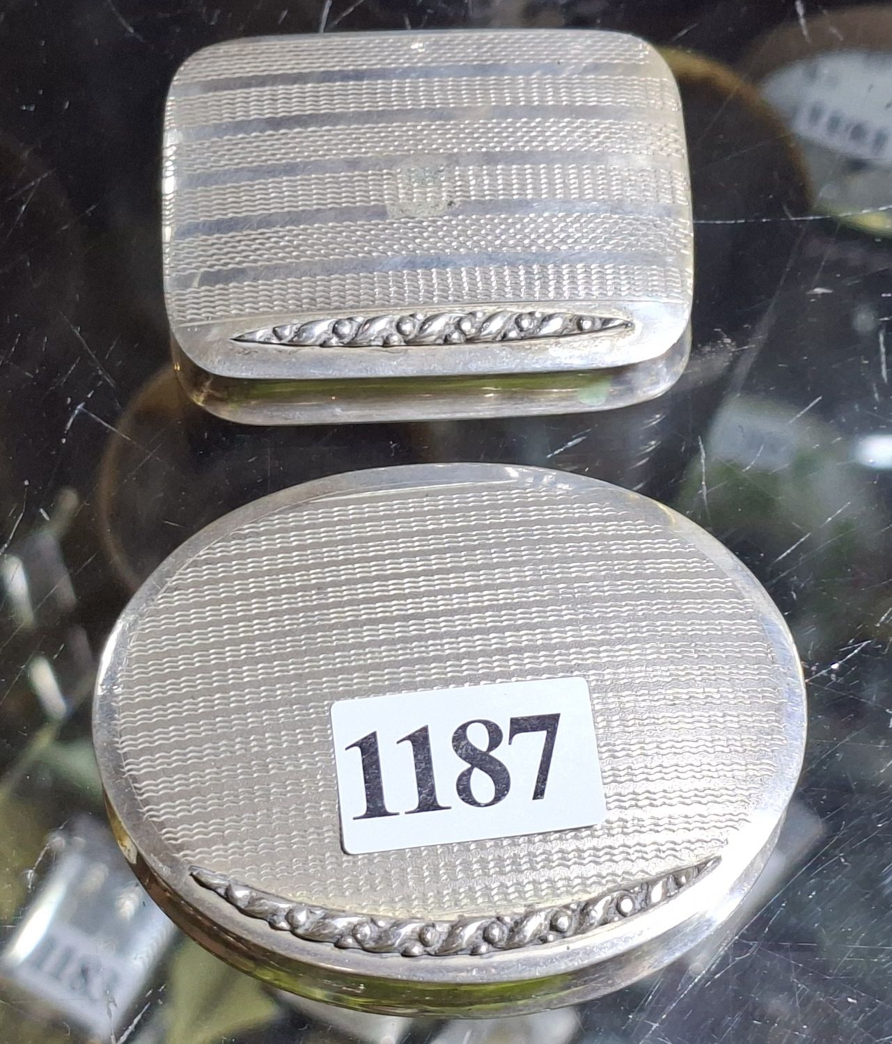 1187 · TWO ANTIQUE SNUFF BOXES