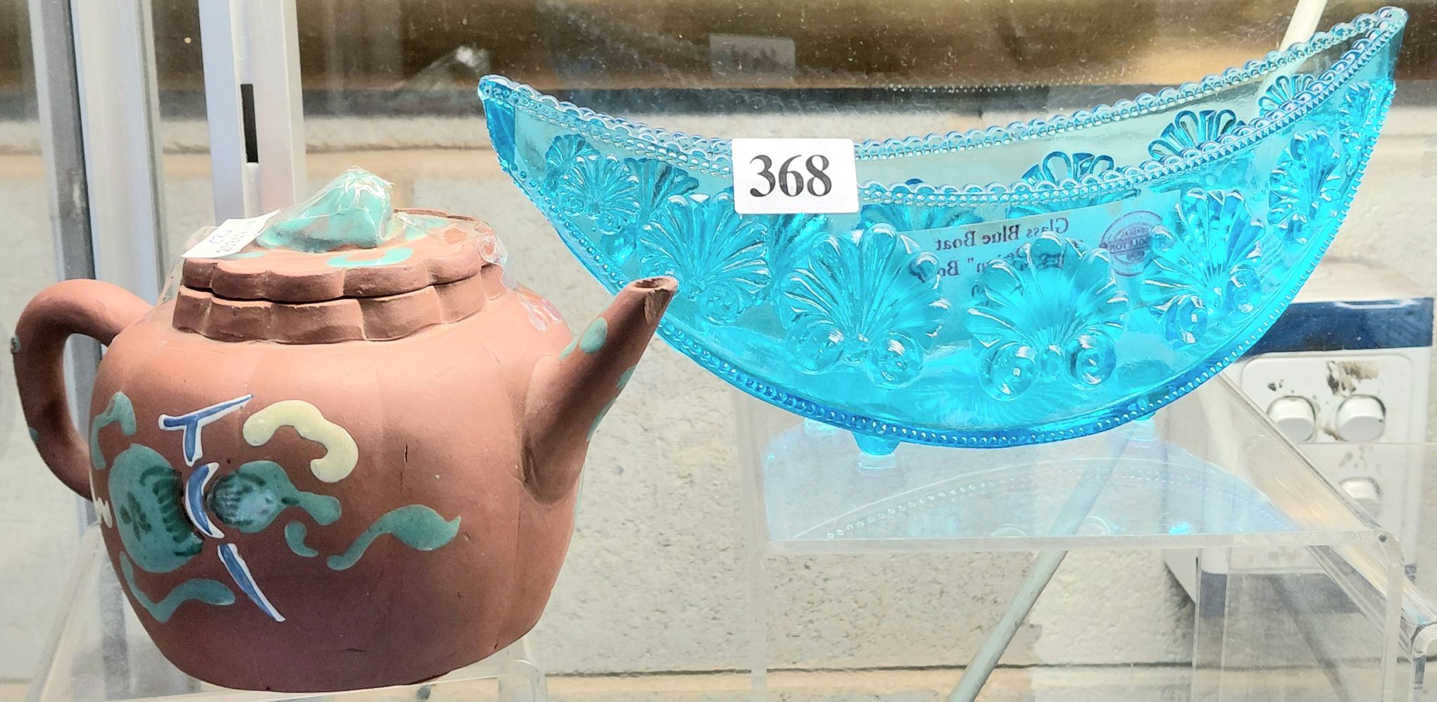 368 · ORIENTAL TEAPOT AND MASSED GLASS