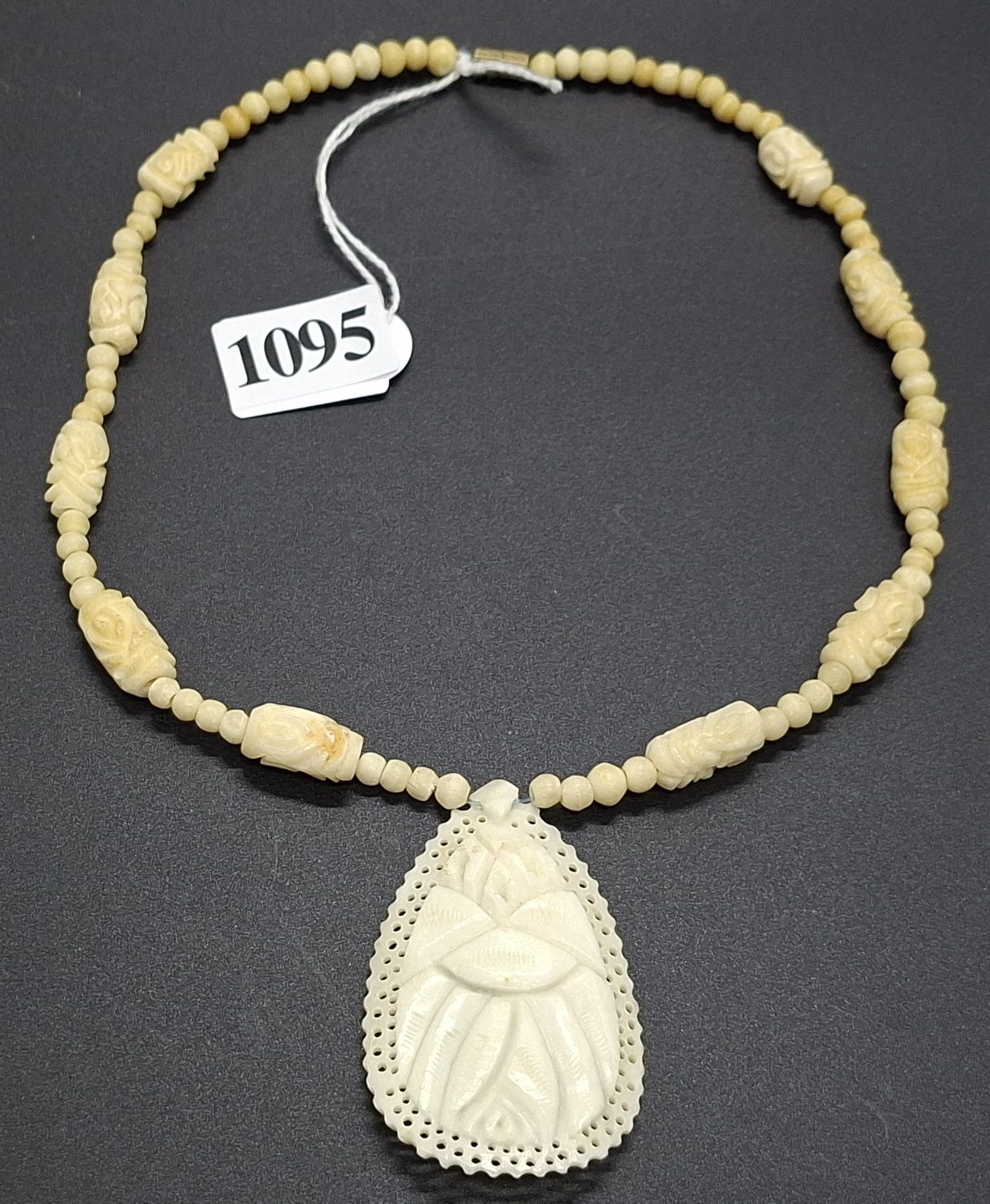 1095 · ANTIQUE IVORY NECKLACE