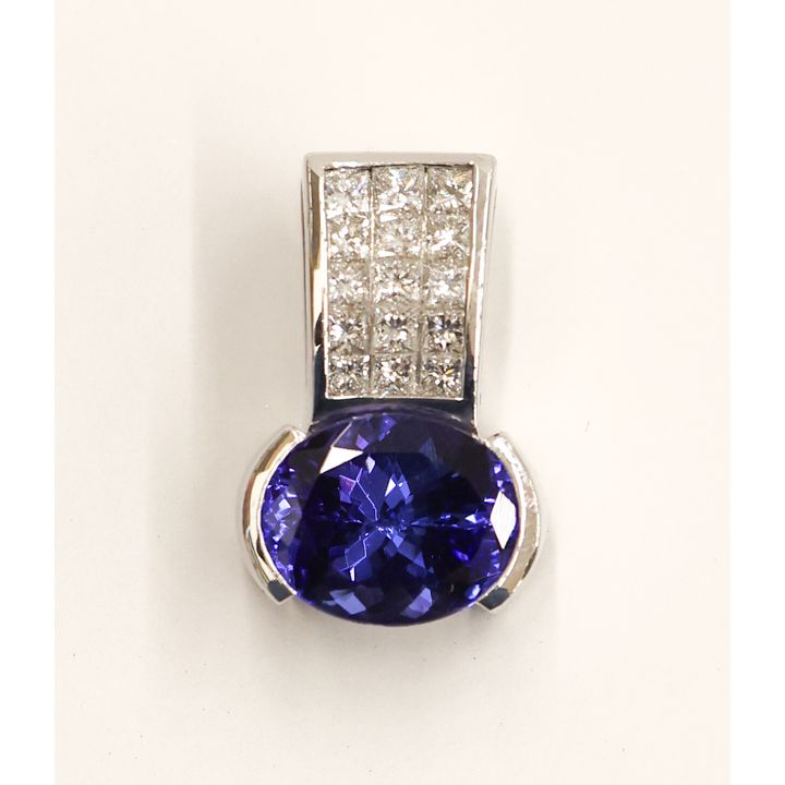 18k Tanzanite & Diamond White Gold Pendant