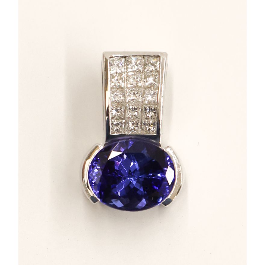 18k Tanzanite & Diamond White Gold Pendant