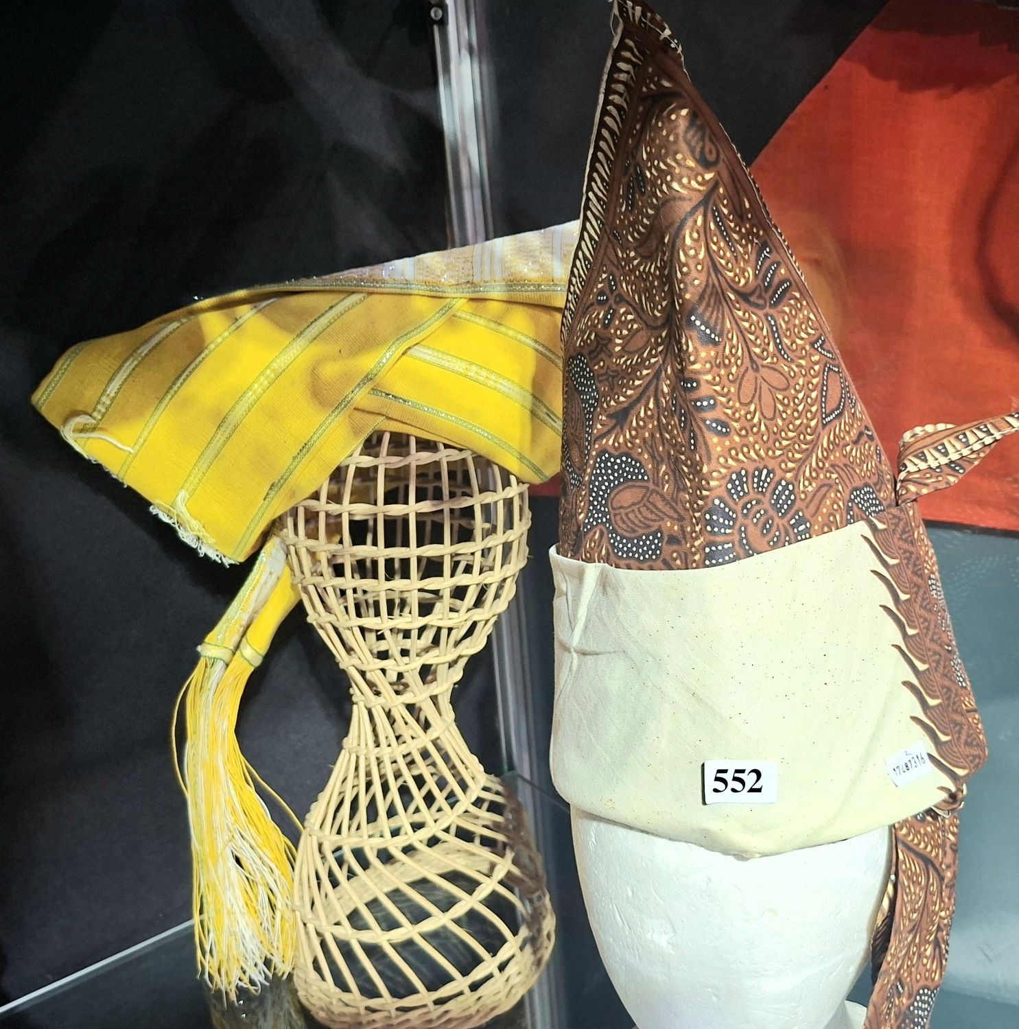 552 · S.E. ASIA HEAD WARE