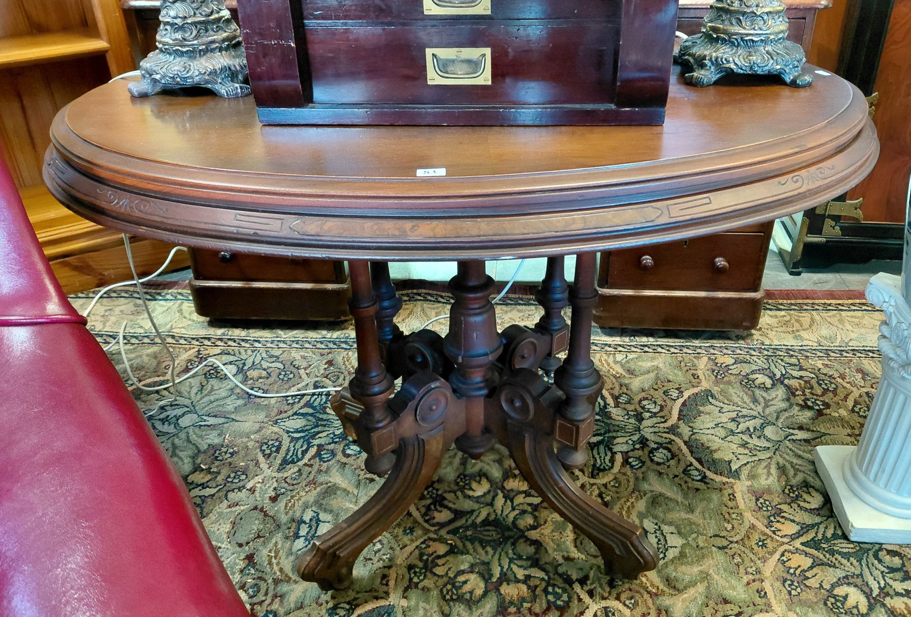 83 · VICTORIAN LOO TABLE