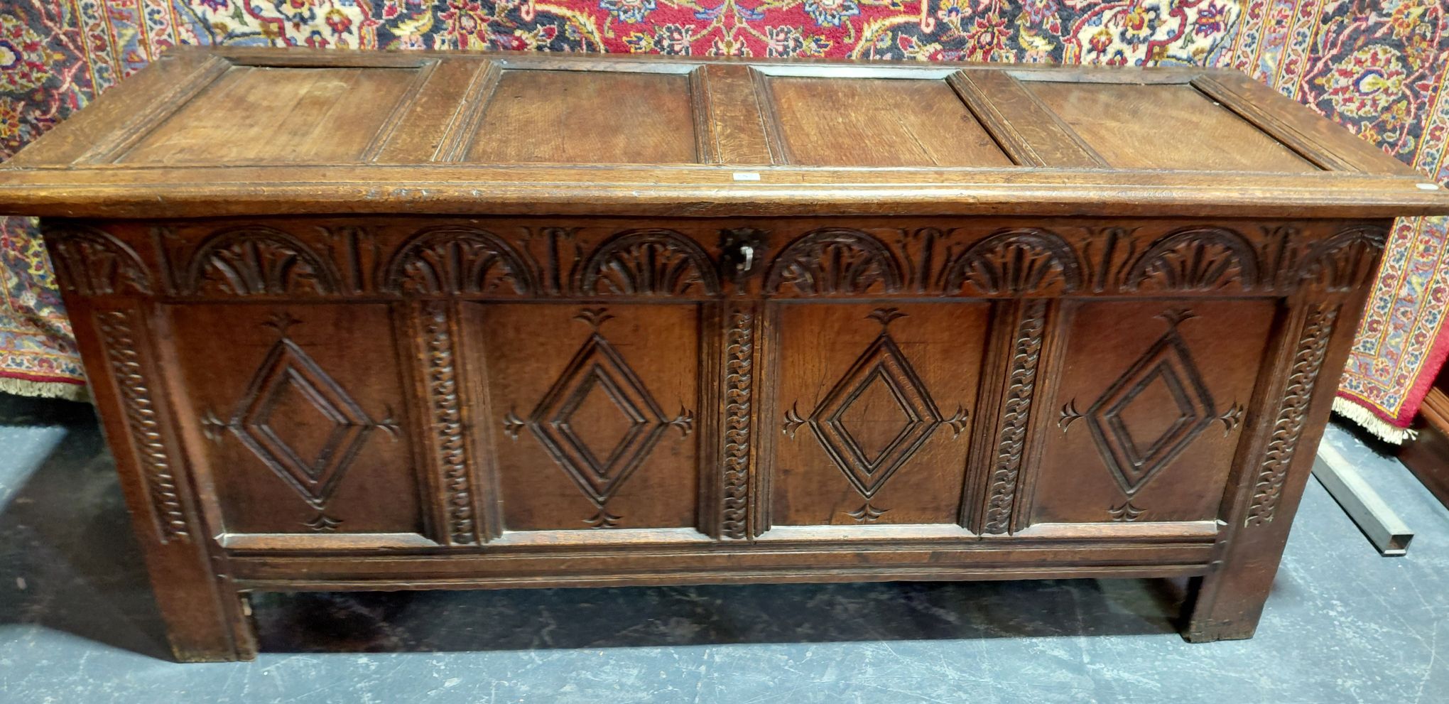 587 · 17THC. OAK COFFER