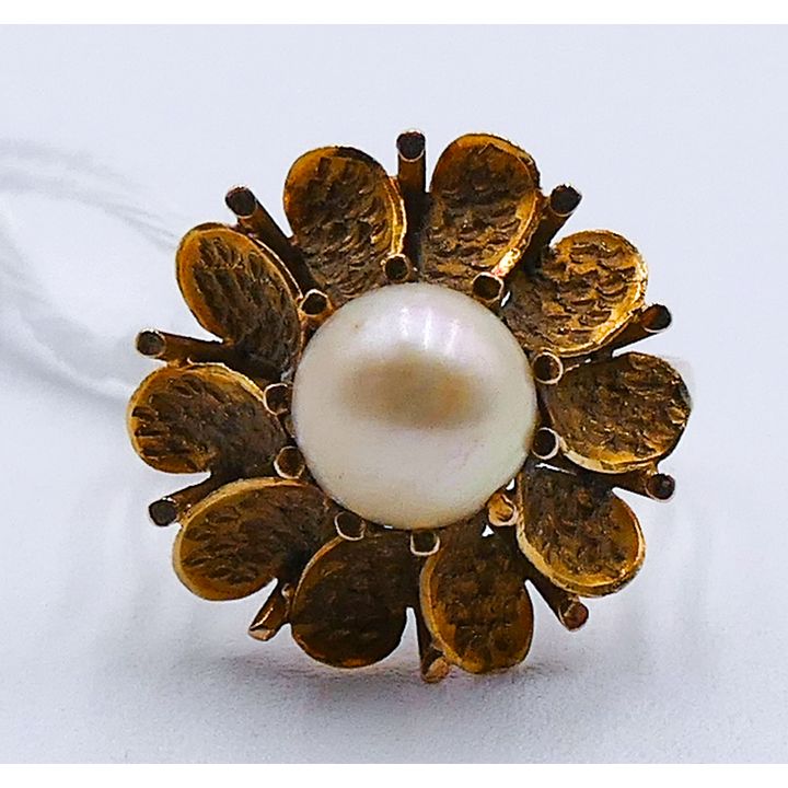 Ladies 18k Floral Pearl 7mm Ring Size 6.5 - 3.6 Grams