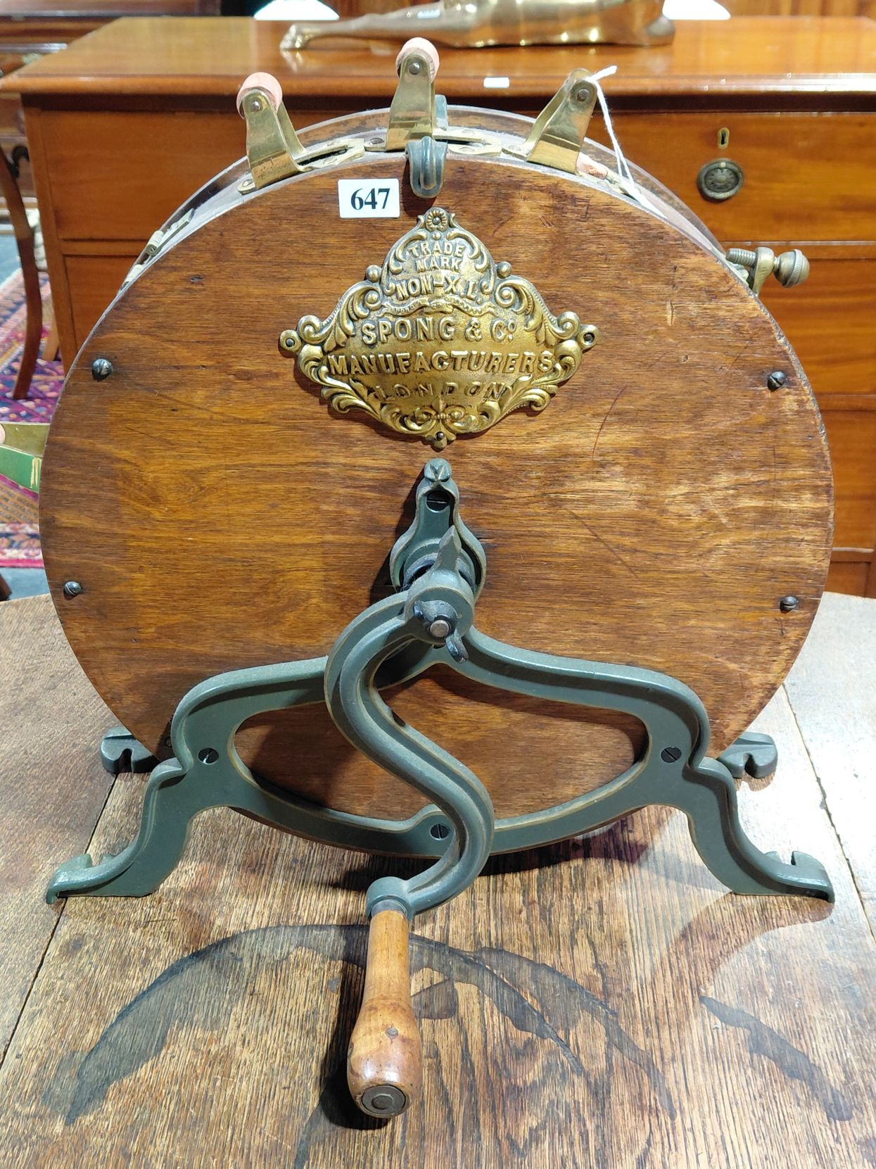 647 · VICTORIAN SPONG KNIFE SHARPENER