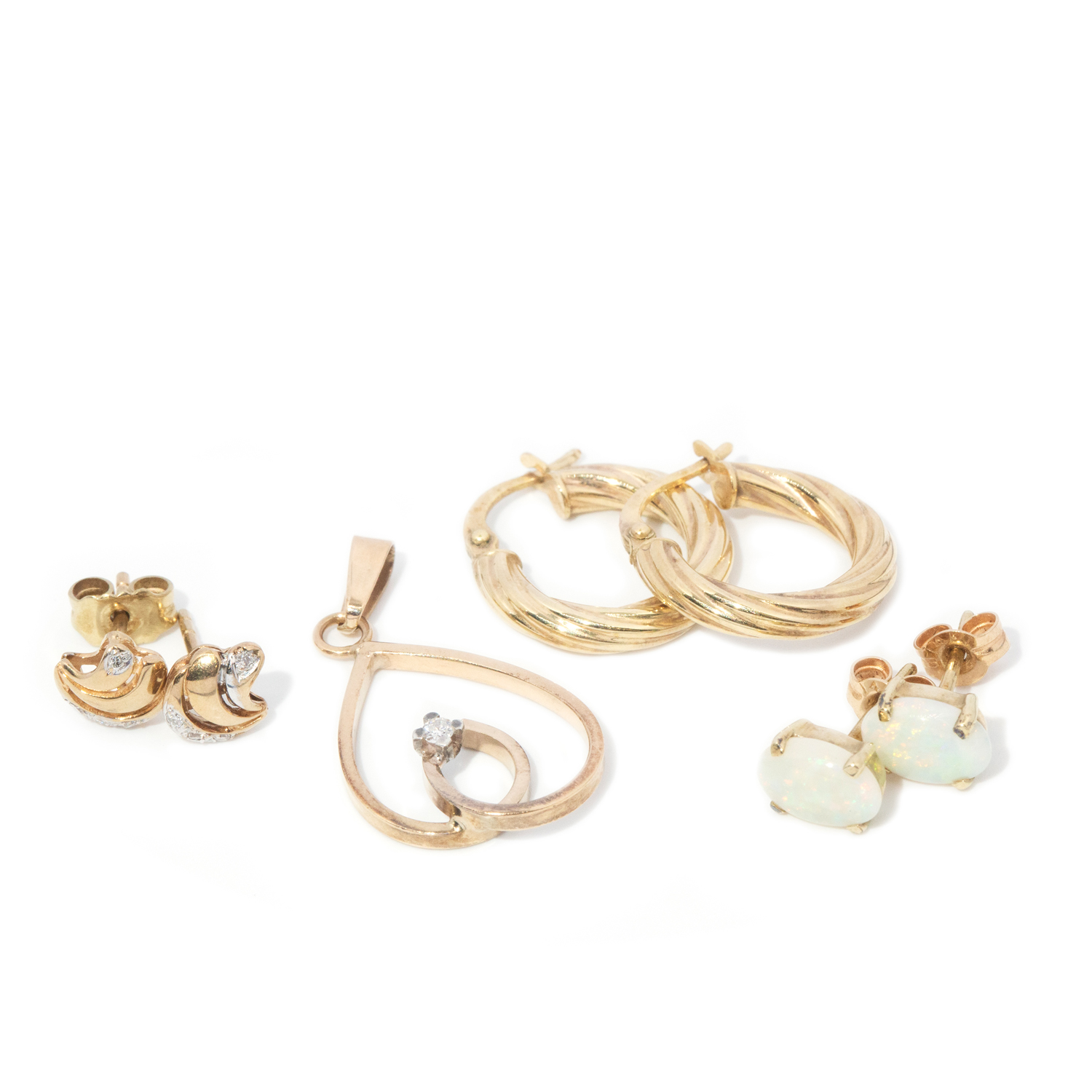 Three Pairs of Earrings & One Pendant in 9ct & 14ct Gold