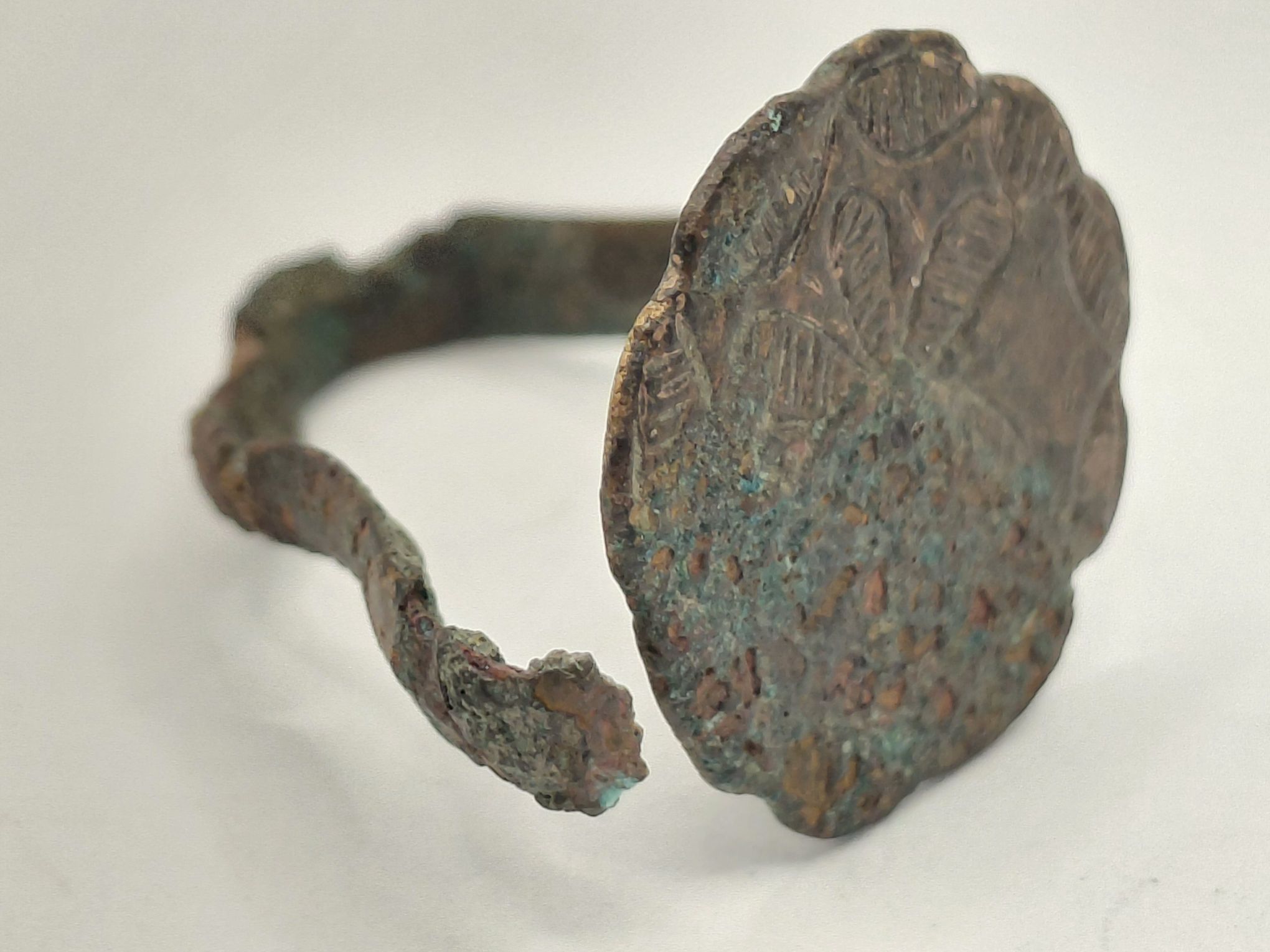 87 · ANCIENT ROMAN BRONZE RING