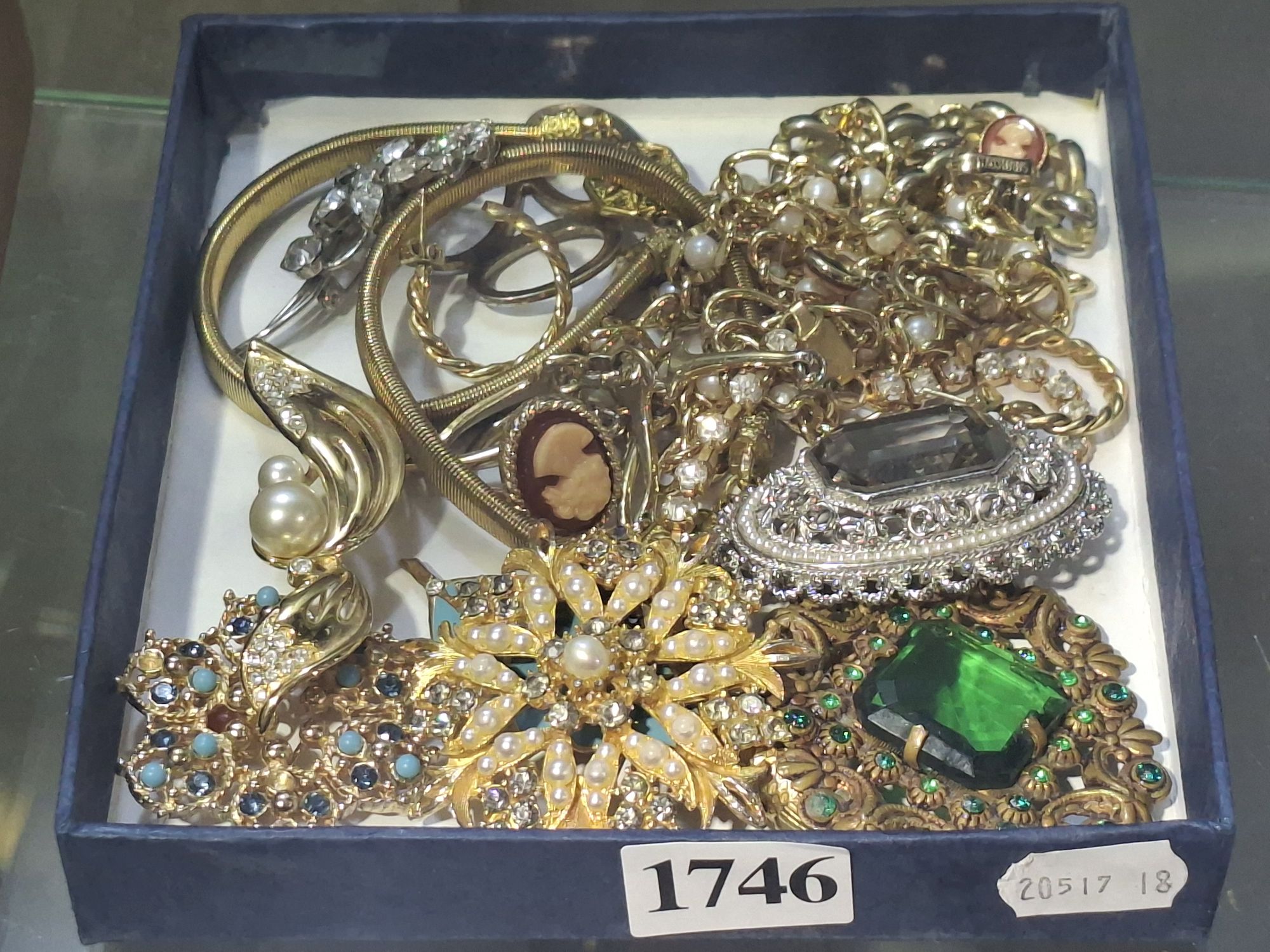 Vintage Brooches And Costume Jewellery
