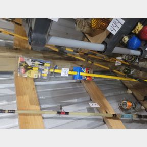 Light bulb replacement tool with extendable pole