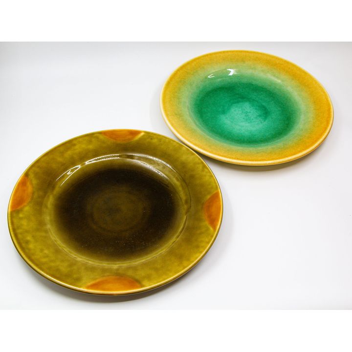 Jeannie van der Putten - Two large ceramic platters