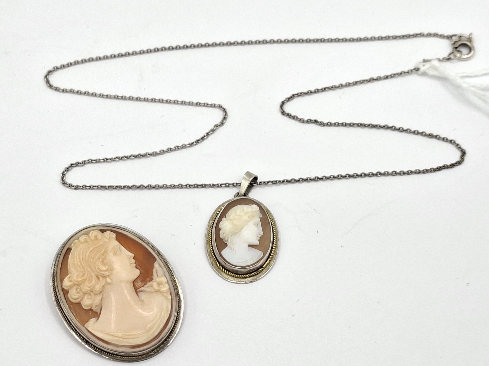 1035 · VINTAGE JEWELLERY