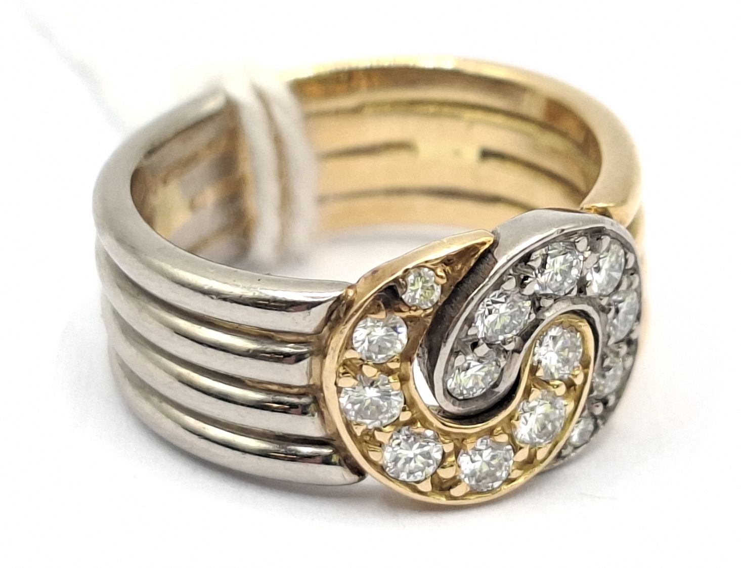 1148 · 18CT GOLD DIAMOND RING
