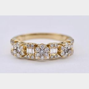 INCREDIBLE DIAMOND CLUSTER RING WITH PERFECT ICE WHITE COLOR D-E-F DIAMONDS SET IN 18CT YELLOW GOLD.3.3G
