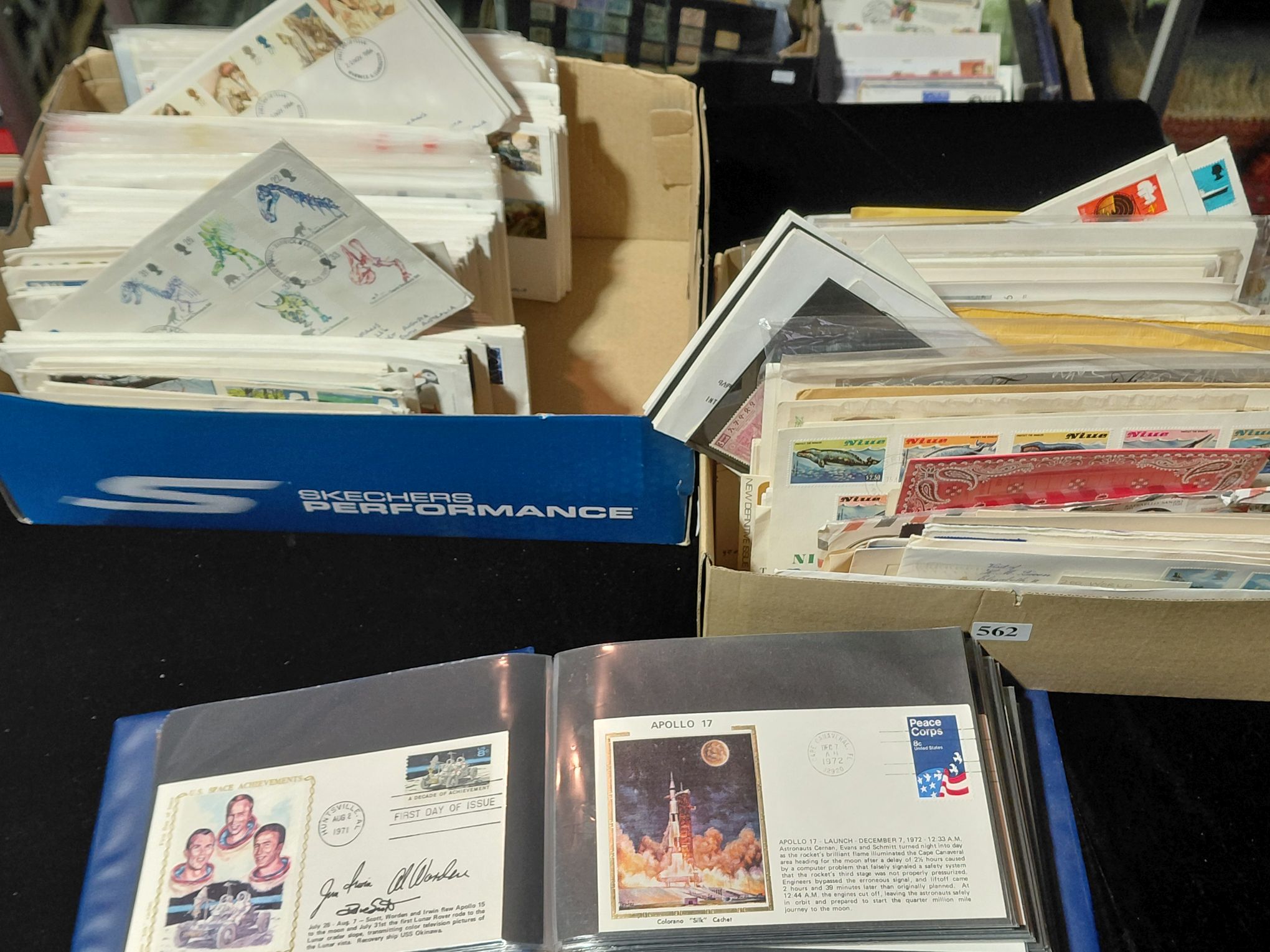 562 · STAMPS - FIRST DAY COVERS