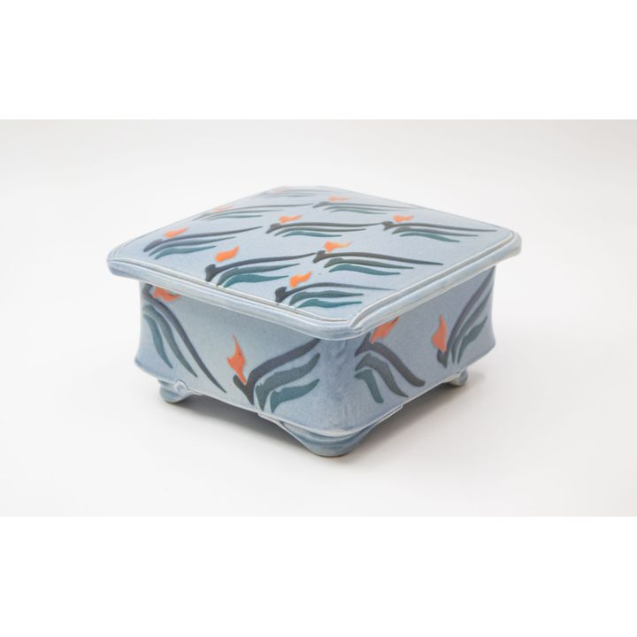 Merilyn Wiseman - Square lidded box