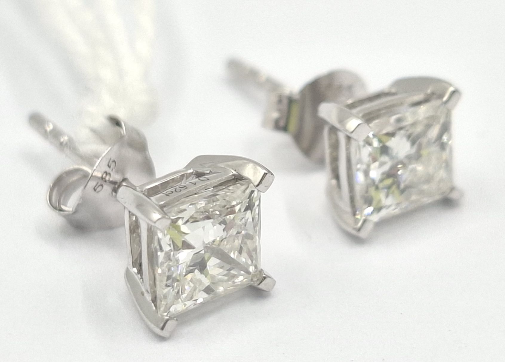 277 · 14K WHITE GOLD STUD EARRINGS