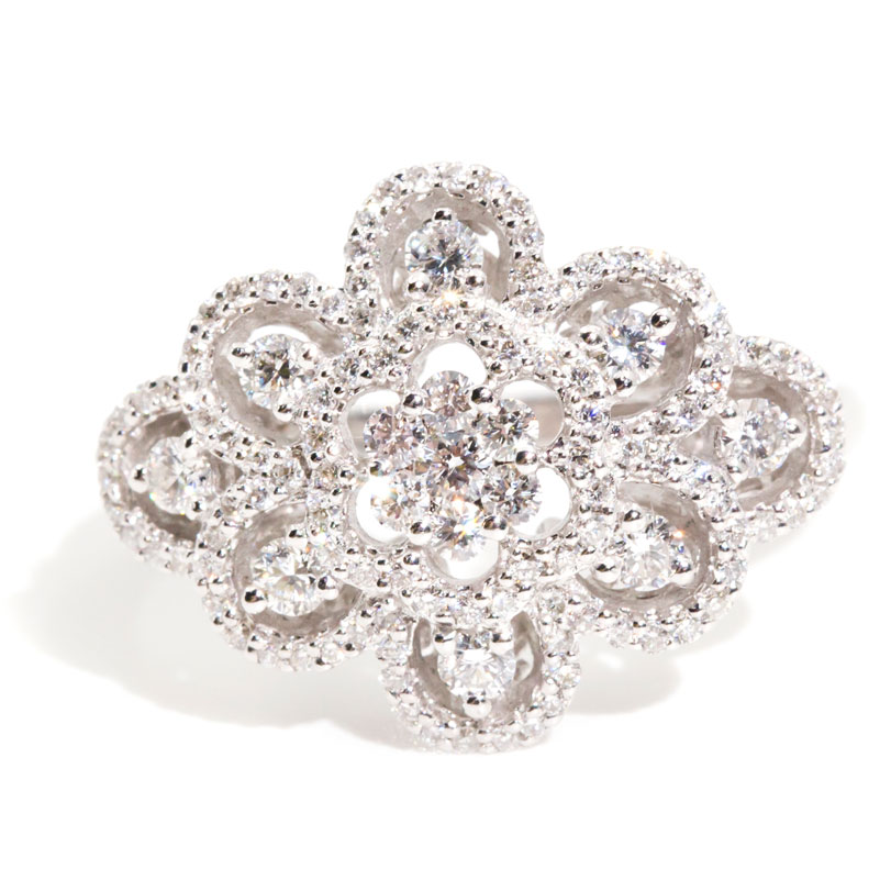 250 · 18ct Gold Diamond Cluster Ring,