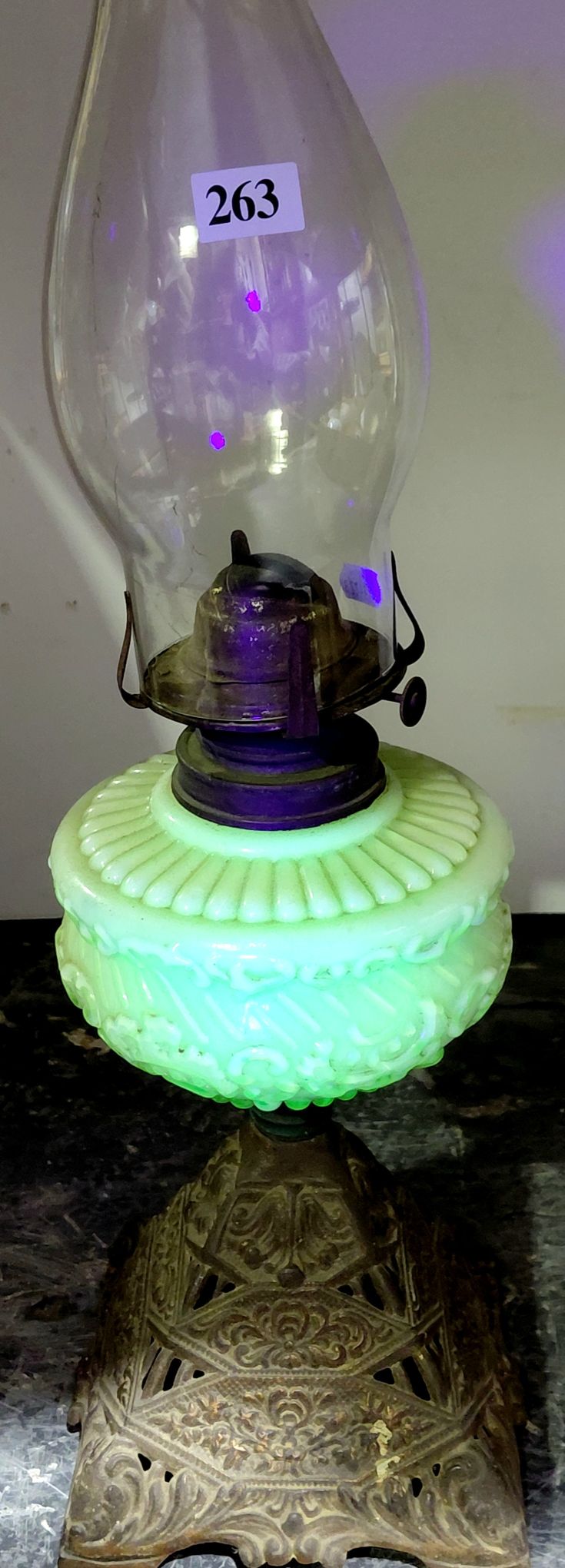 263 · URANIUM GLASS OIL LAMP