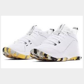 Limited Edition Steph Curry Under Armour - 3z5 - 3023087-105 - white / white / white - UK 6- Bar 194514240806| 51747/1615 B4(S9)