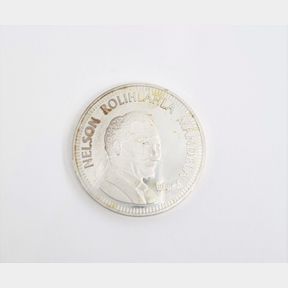 HIGHLY COLLECTABLE NELSON ROLIHLAHLA MANDELA 1994 - 1999 SILVER COIN - 50691/45