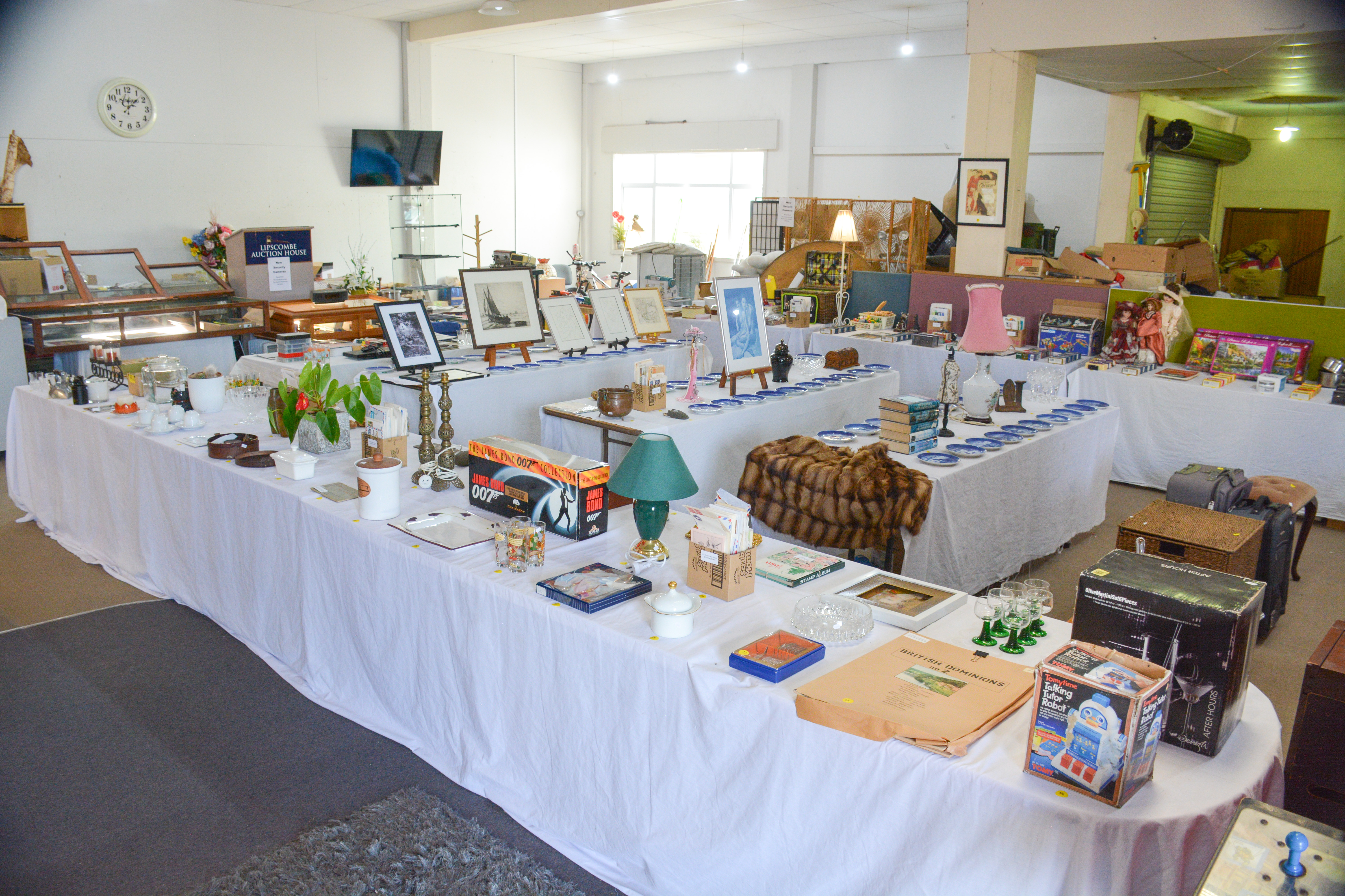 Collectable, Furniture and General Auction | Lipscombe Auction House ...